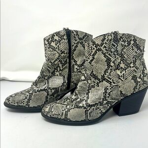 Sugar Gray White Snakeskin Print Heeled Booties Size 8.5